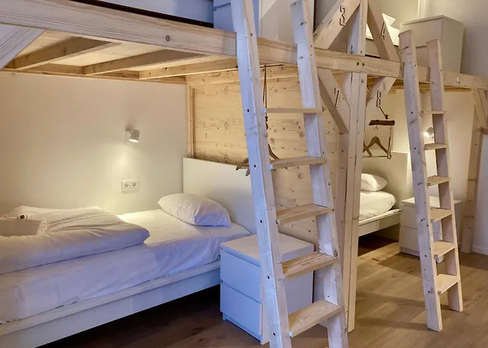 Minimal Kreuzberg Hostel *