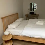 Minimal Kreuzberg Hostel *