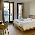 Minimal Kreuzberg Hostel