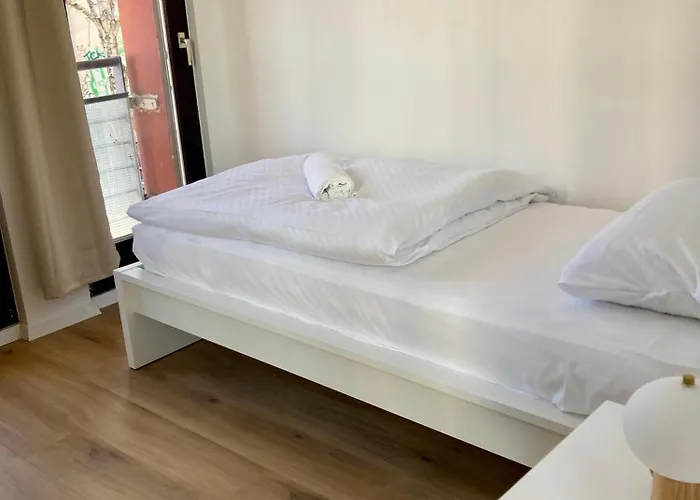 Minimal Kreuzberg Hostel *