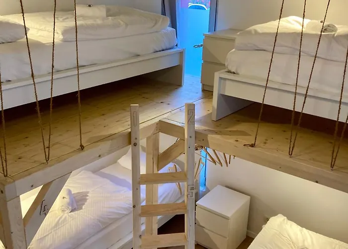 Minimal Kreuzberg Hostel *