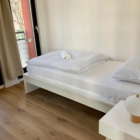 Minimal Kreuzberg Hostel *