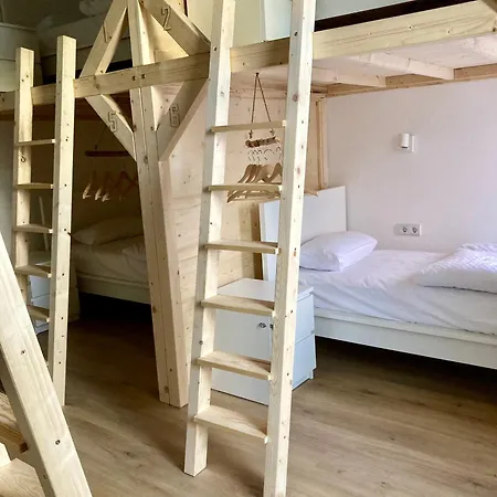 Minimal Kreuzberg Hostel *