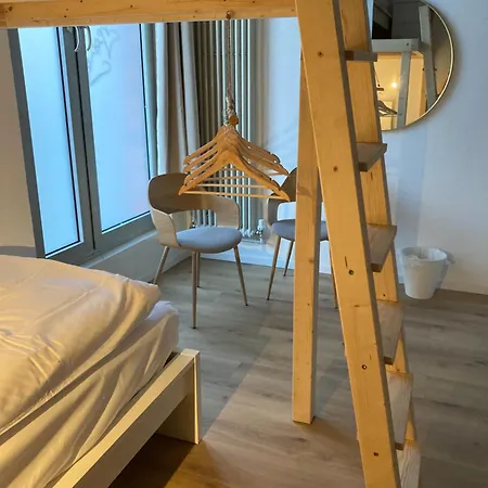 Minimal Kreuzberg Hostel *