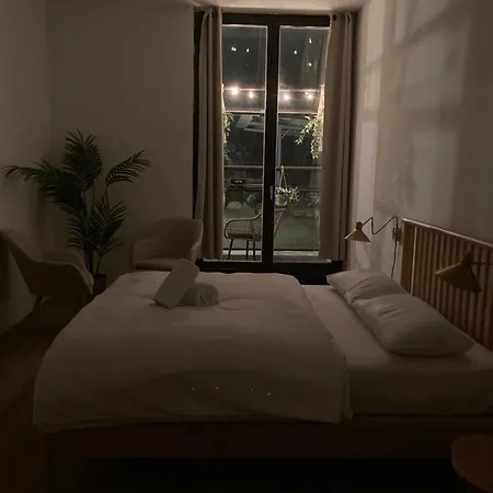Minimal Kreuzberg Hostel