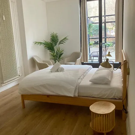 Minimal Kreuzberg Hostel *